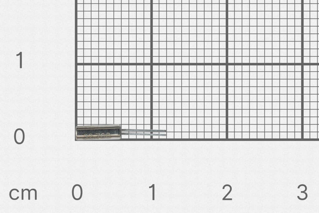 Crystal THT 32.768kHz