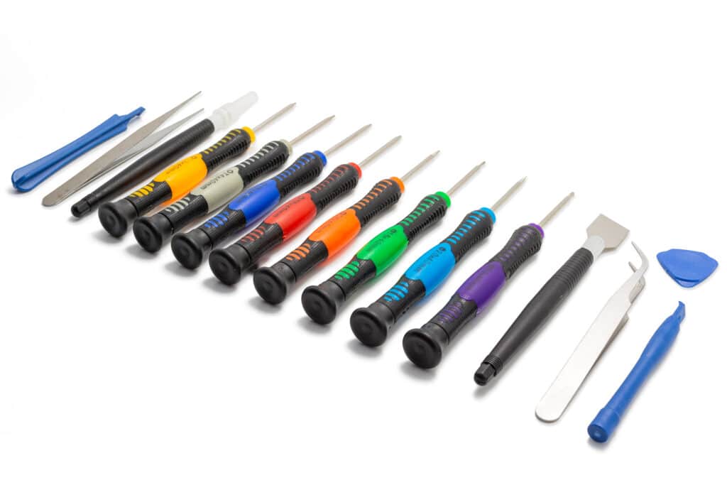 Set odvijača i pribora za rad s elektronikom
